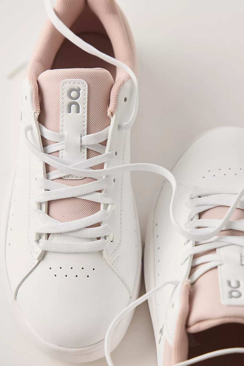 On Roger Advantage Sneakers