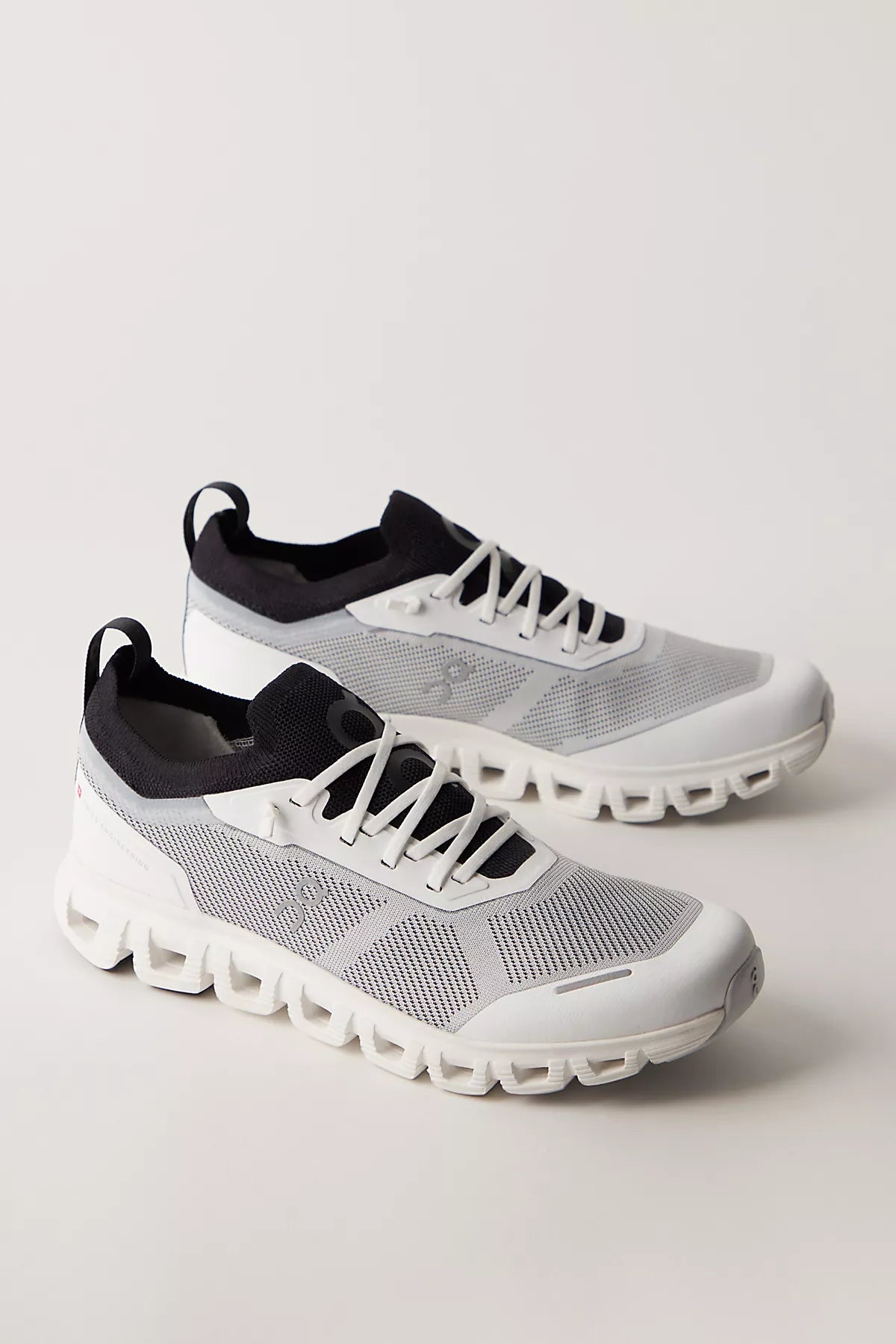 On Cloud 6 Versa Sneakers