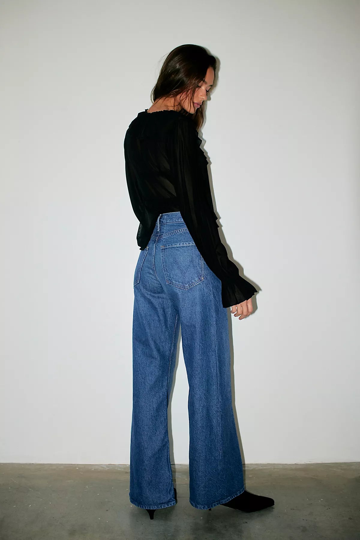 MOTHER The Lemon Twist Sneak Jeans