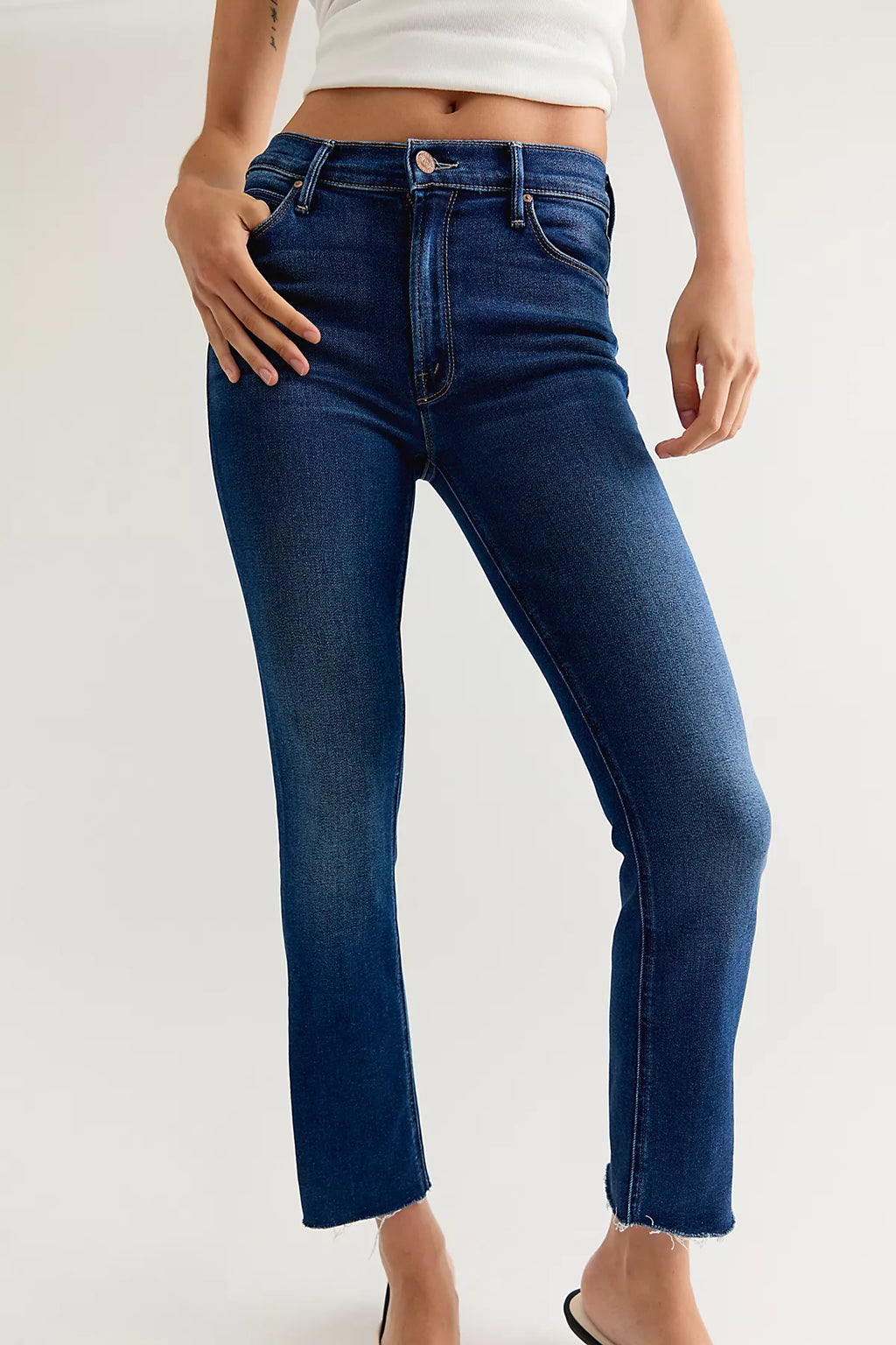 MOTHER Mid-Rise Dazzler Ankle Fray Jeans