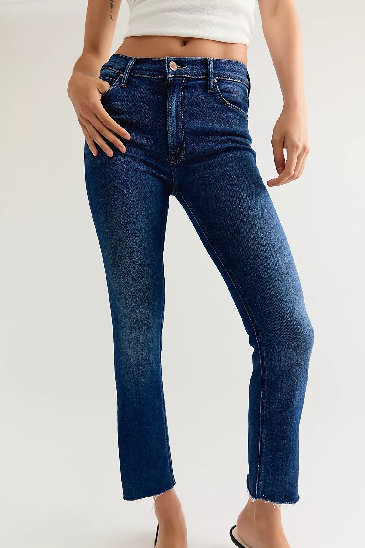 MOTHER Mid-Rise Dazzler Ankle Fray Jeans