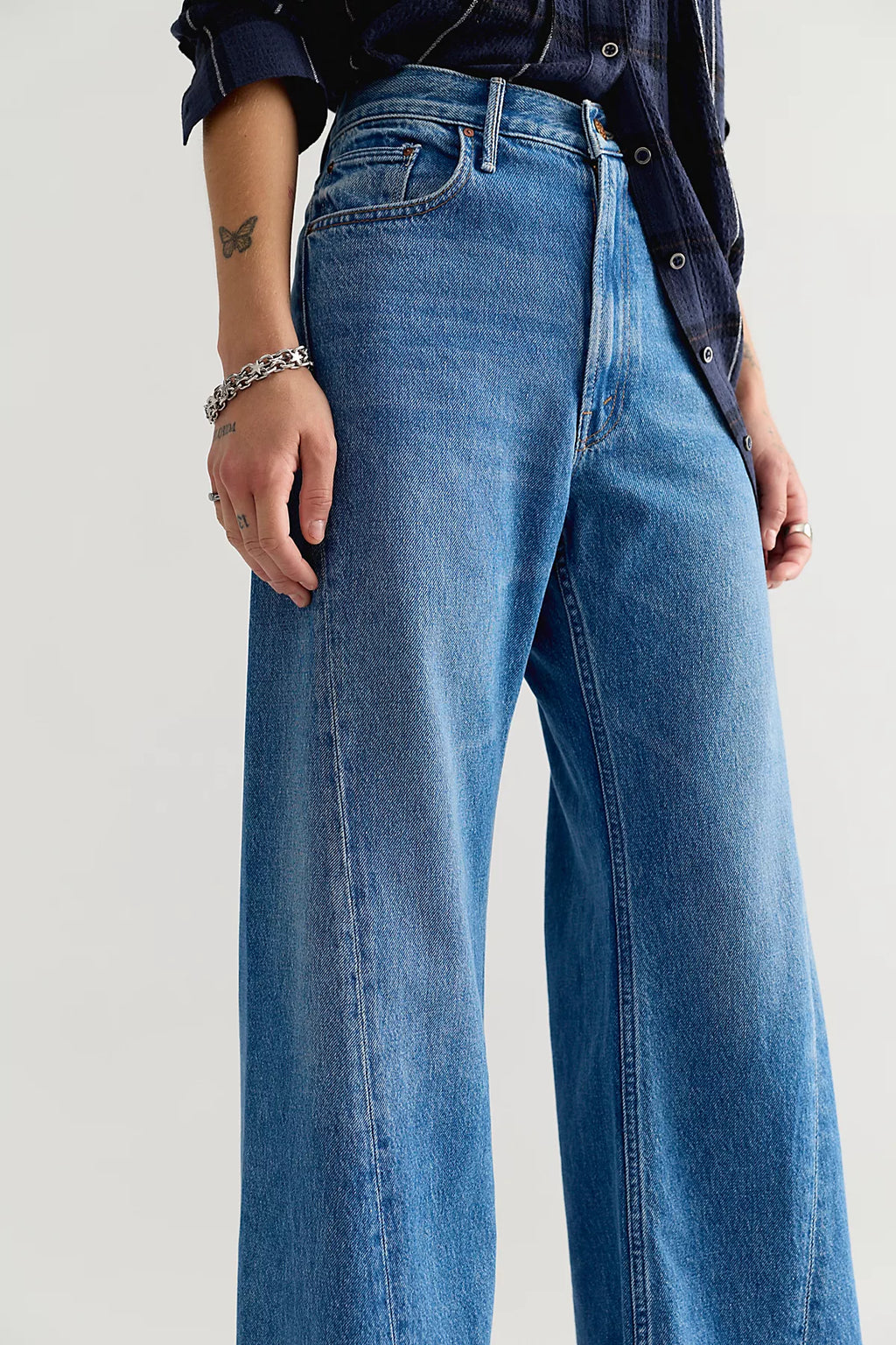 MOTHER The Lemon Twist Sneak Jeans