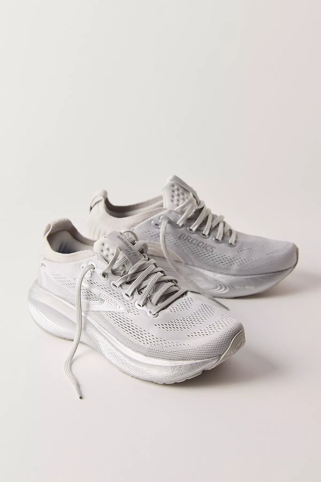 Brooks Adrenaline GTS 25 Sneakers