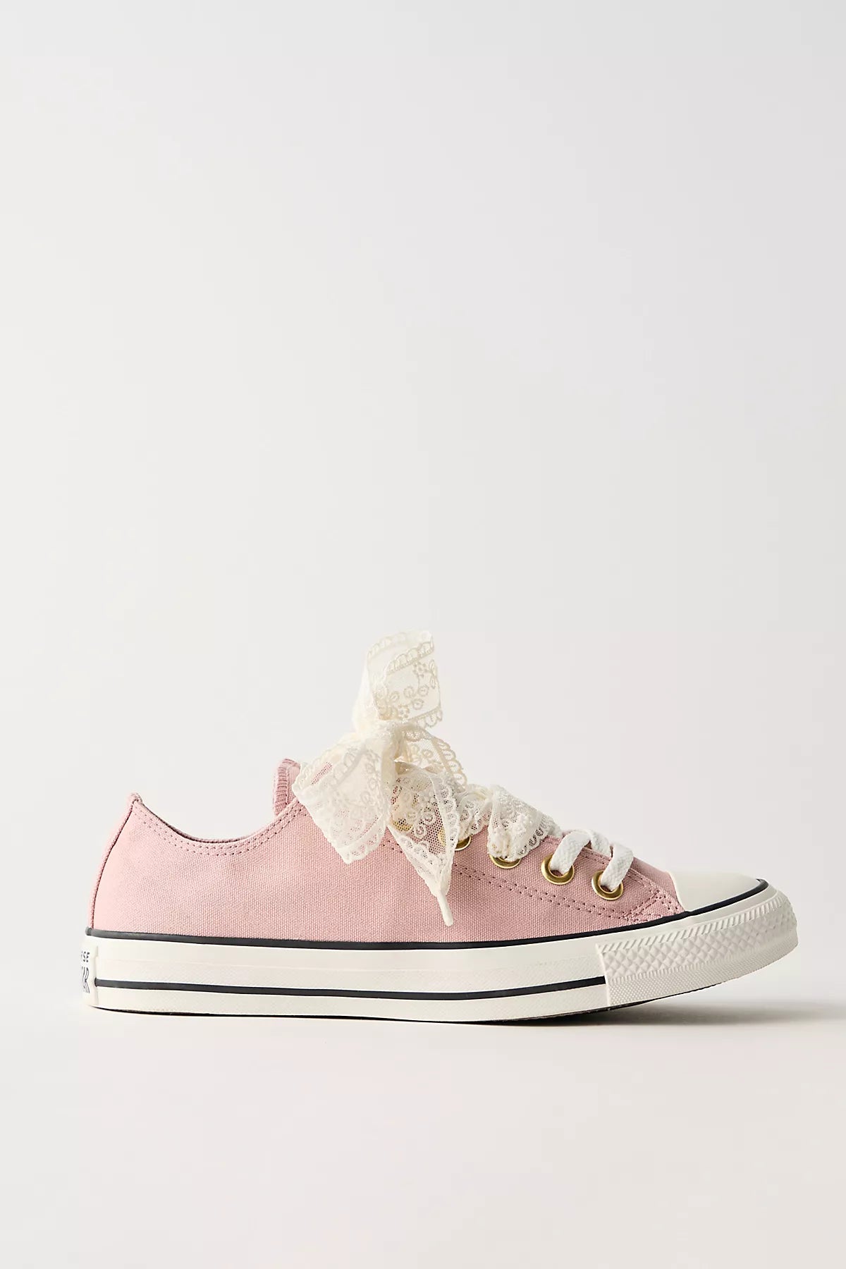 Chuck Taylor All Star Star Lace Low-Top Sneakers