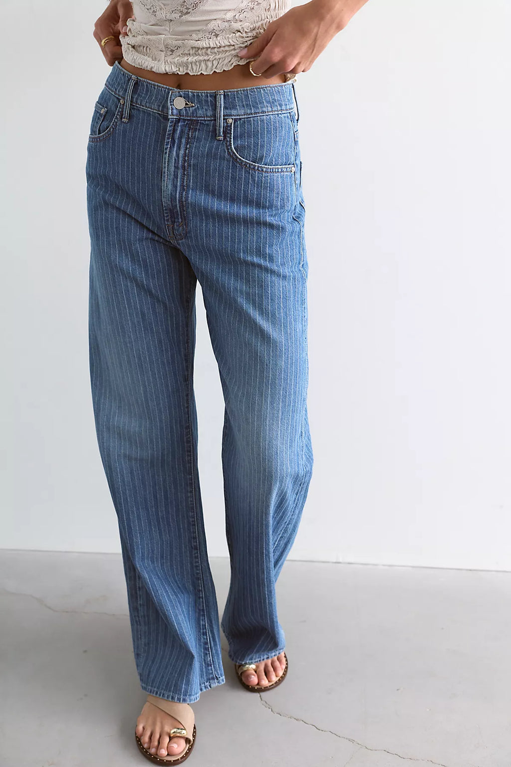MOTHER The Lasso Sneak Jeans