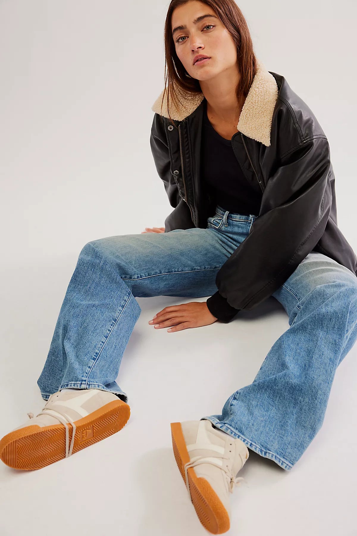 MOTHER The Lasso Sneak Jeans