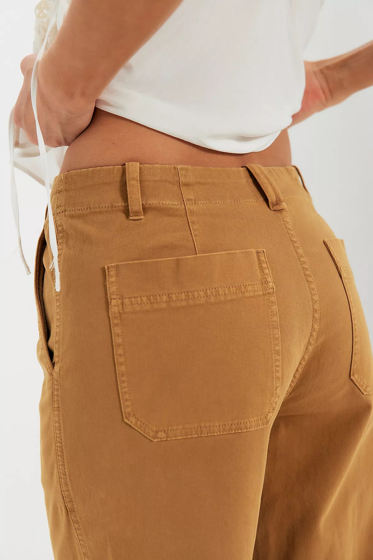Closed Rovean Pants