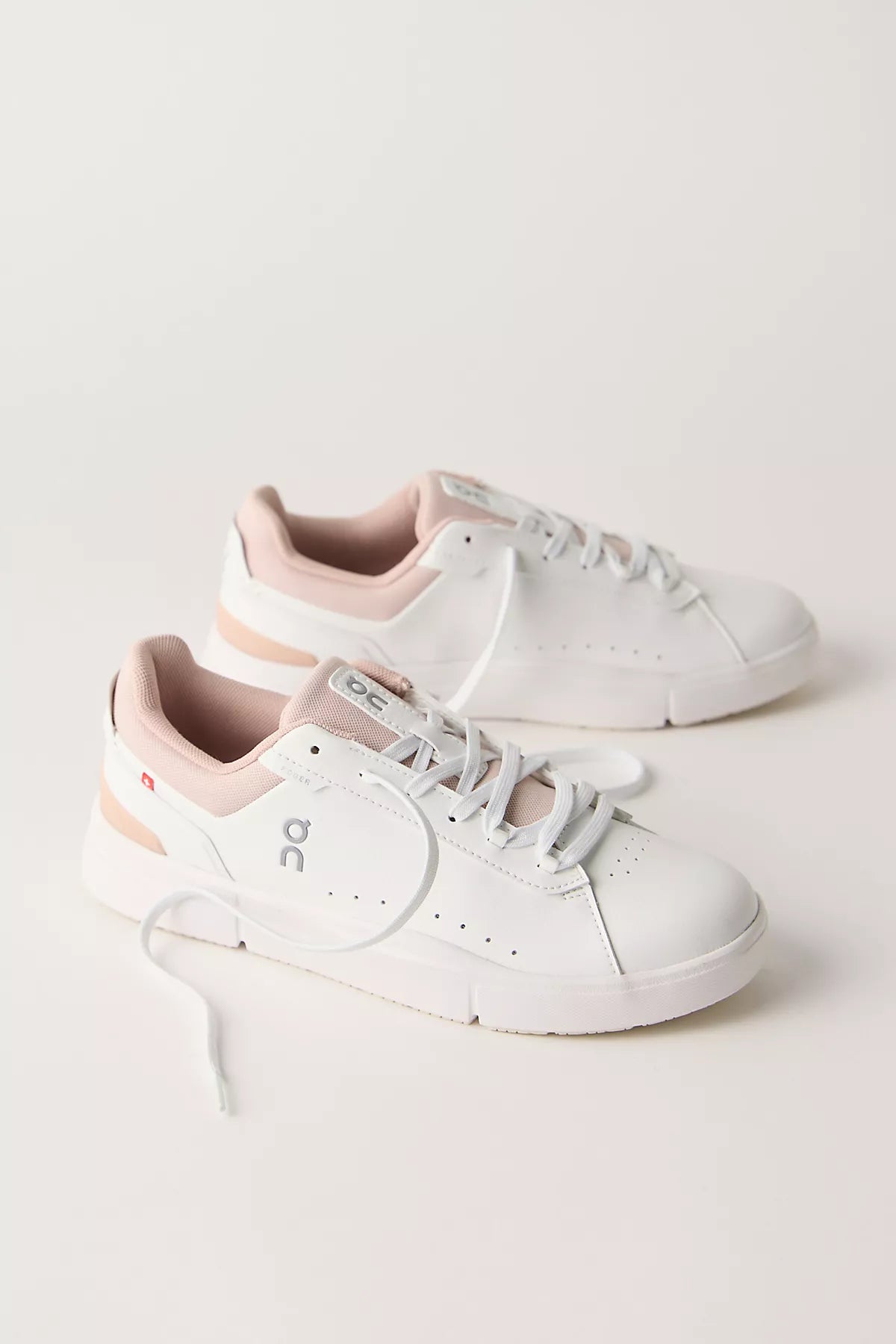 On Roger Advantage Sneakers
