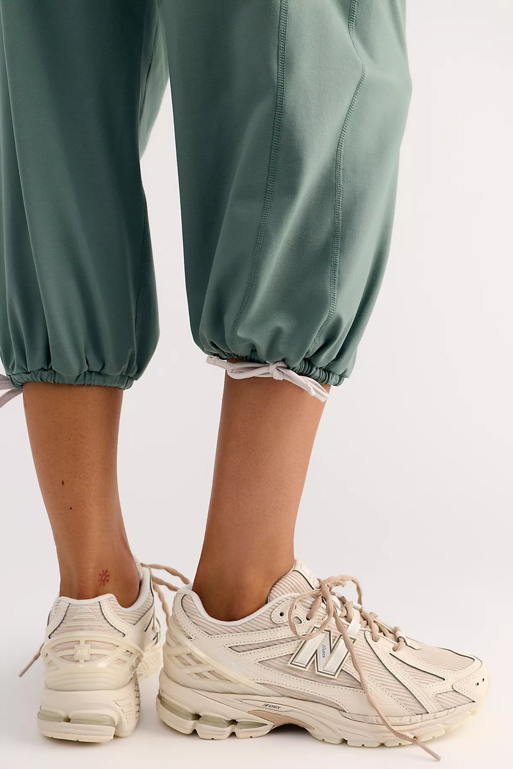 New Balance 1906R Sneakers