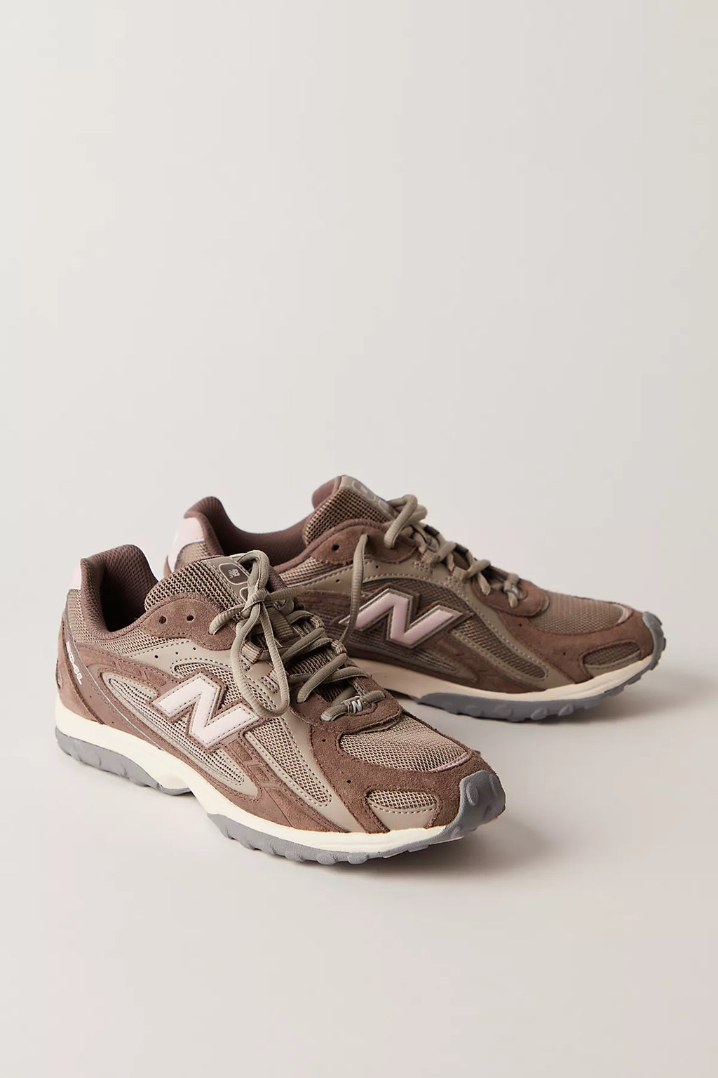New Balance 204L Sneakers