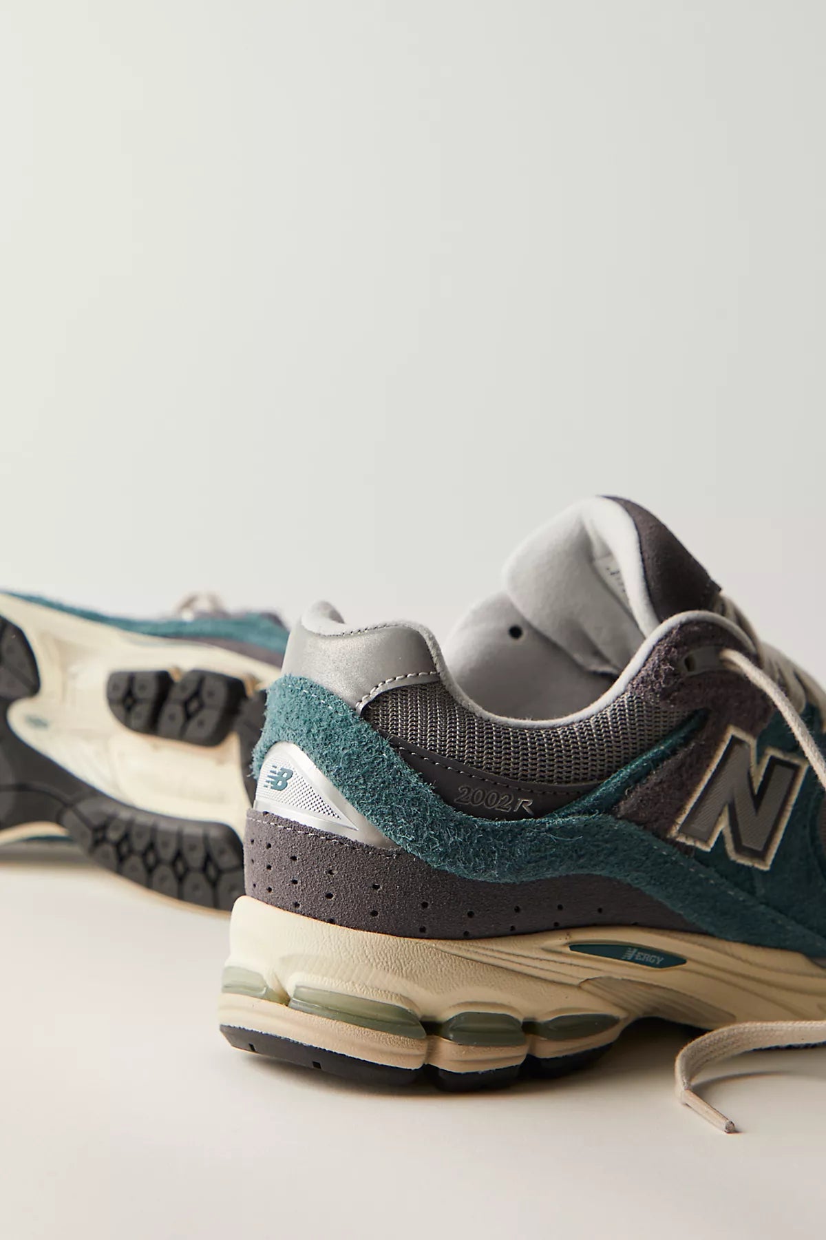 New Balance 2002r Sneakers