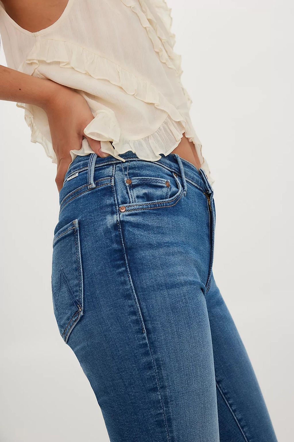 MOTHER The Outsider Skimp Flare Jeans