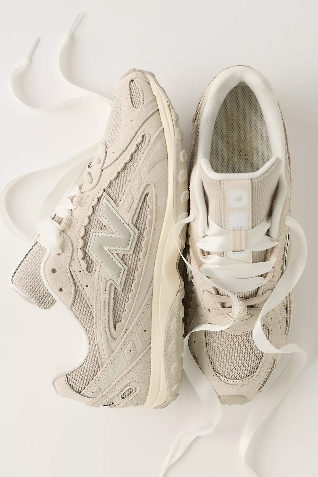 New Balance 204L Sneakers