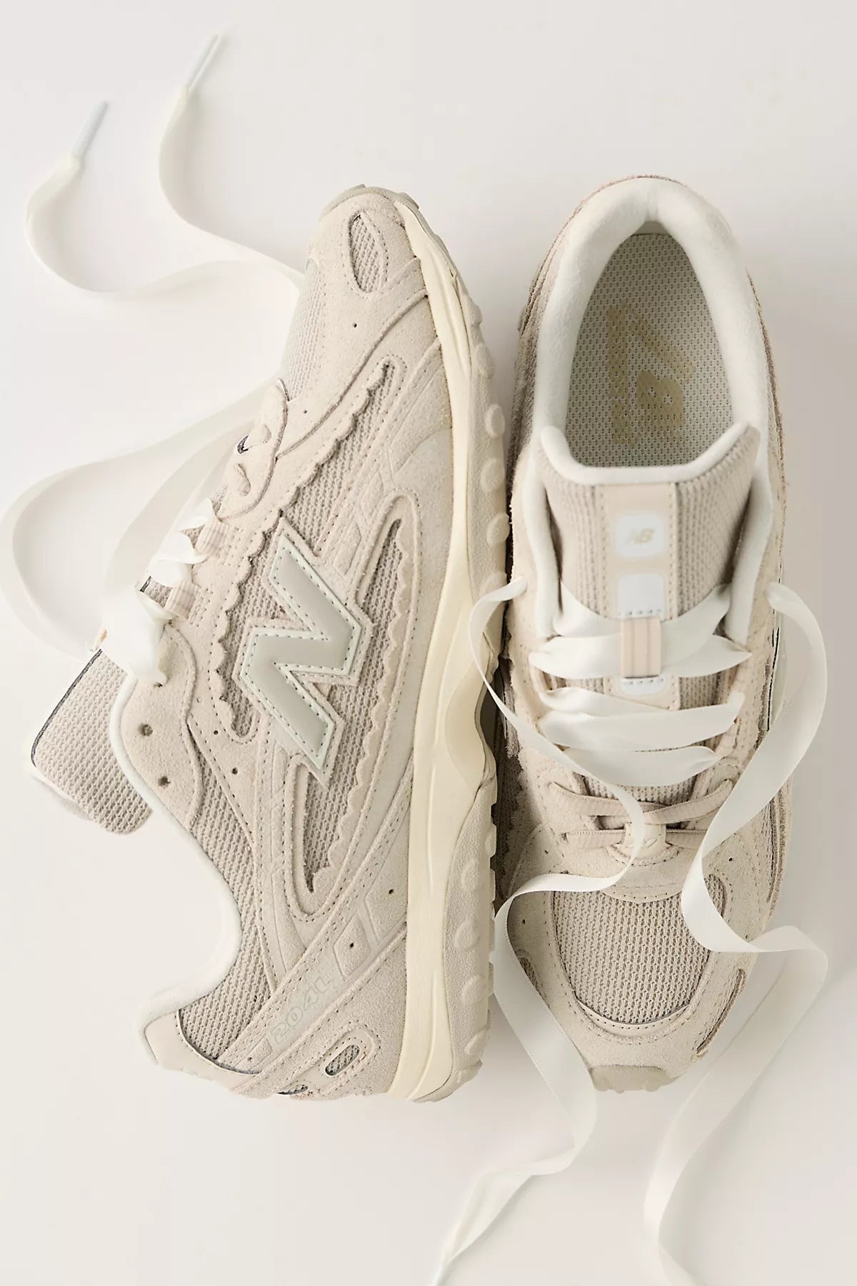 New Balance 204L Sneakers