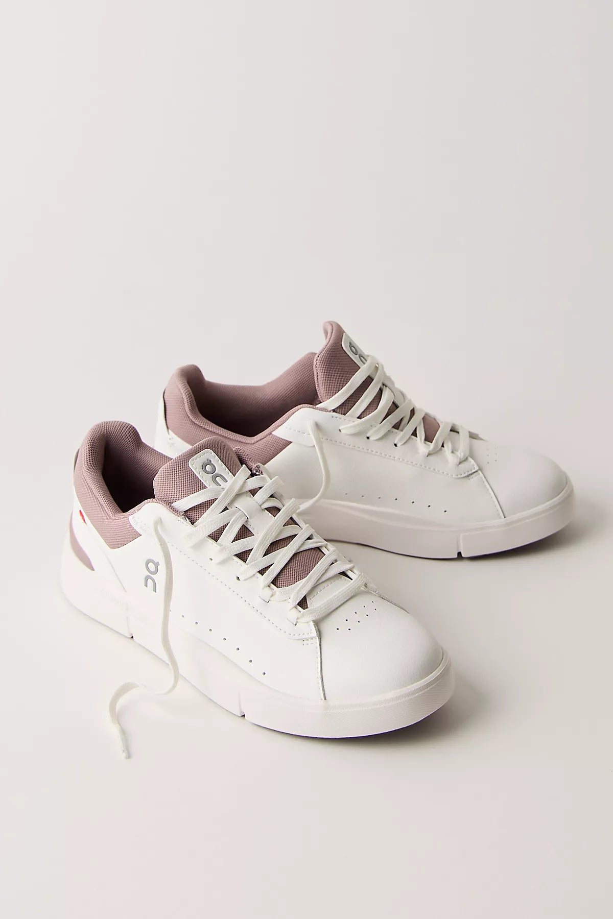 On Roger Advantage Sneakers