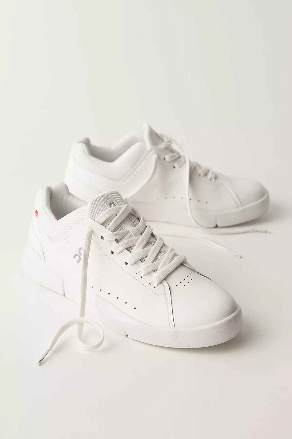 On Roger Advantage Sneakers