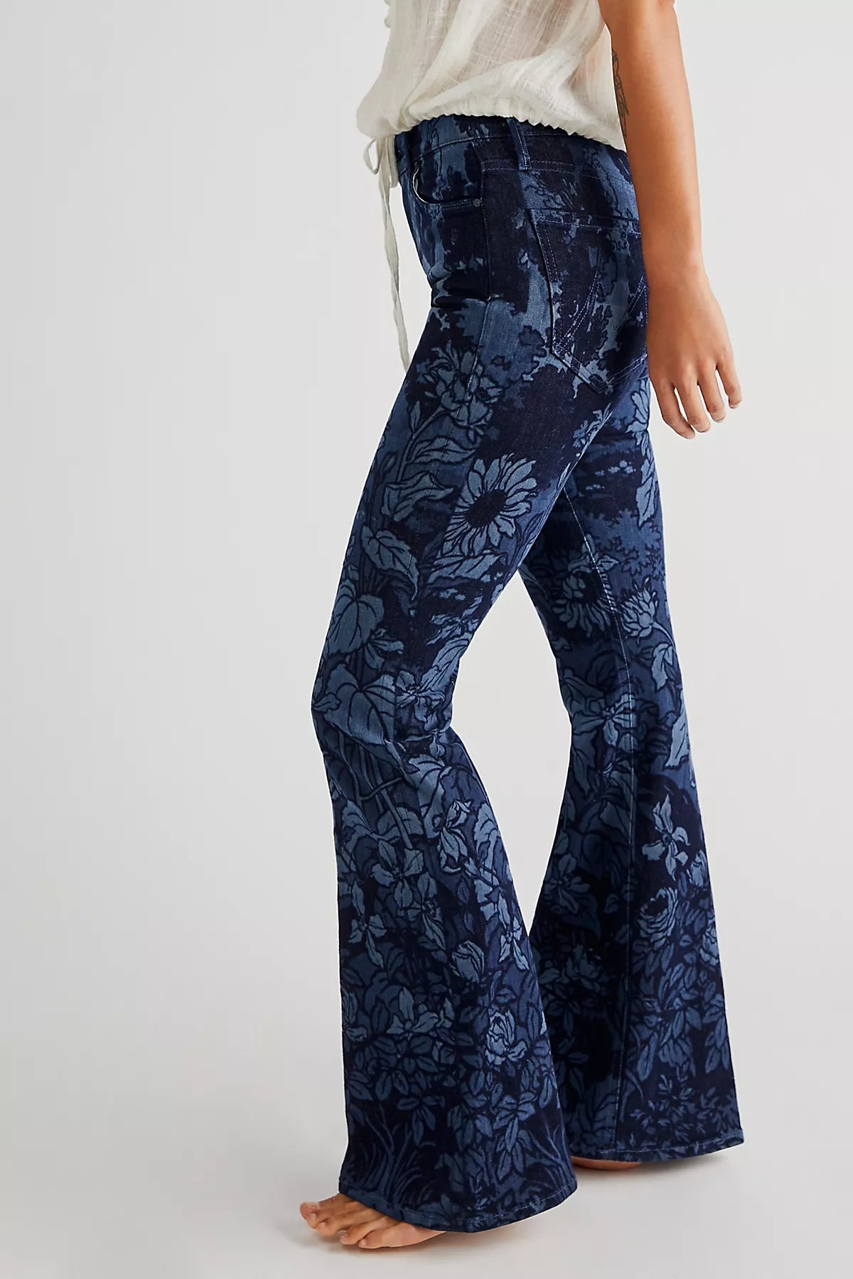 MOTHER The Doozy Sneak High-Rise Flare Jeans