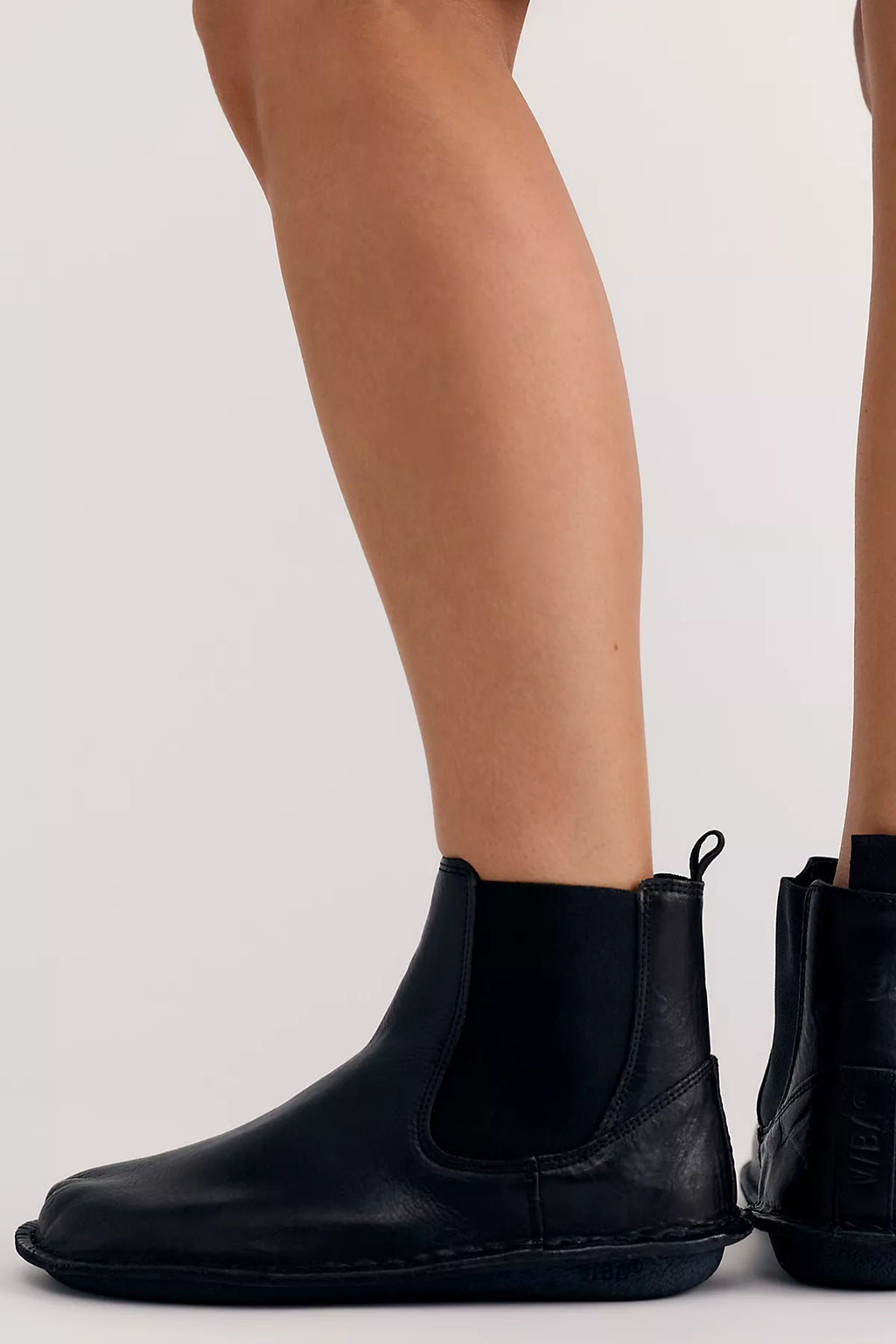 VIBAe Helsinki Chelsea Boots