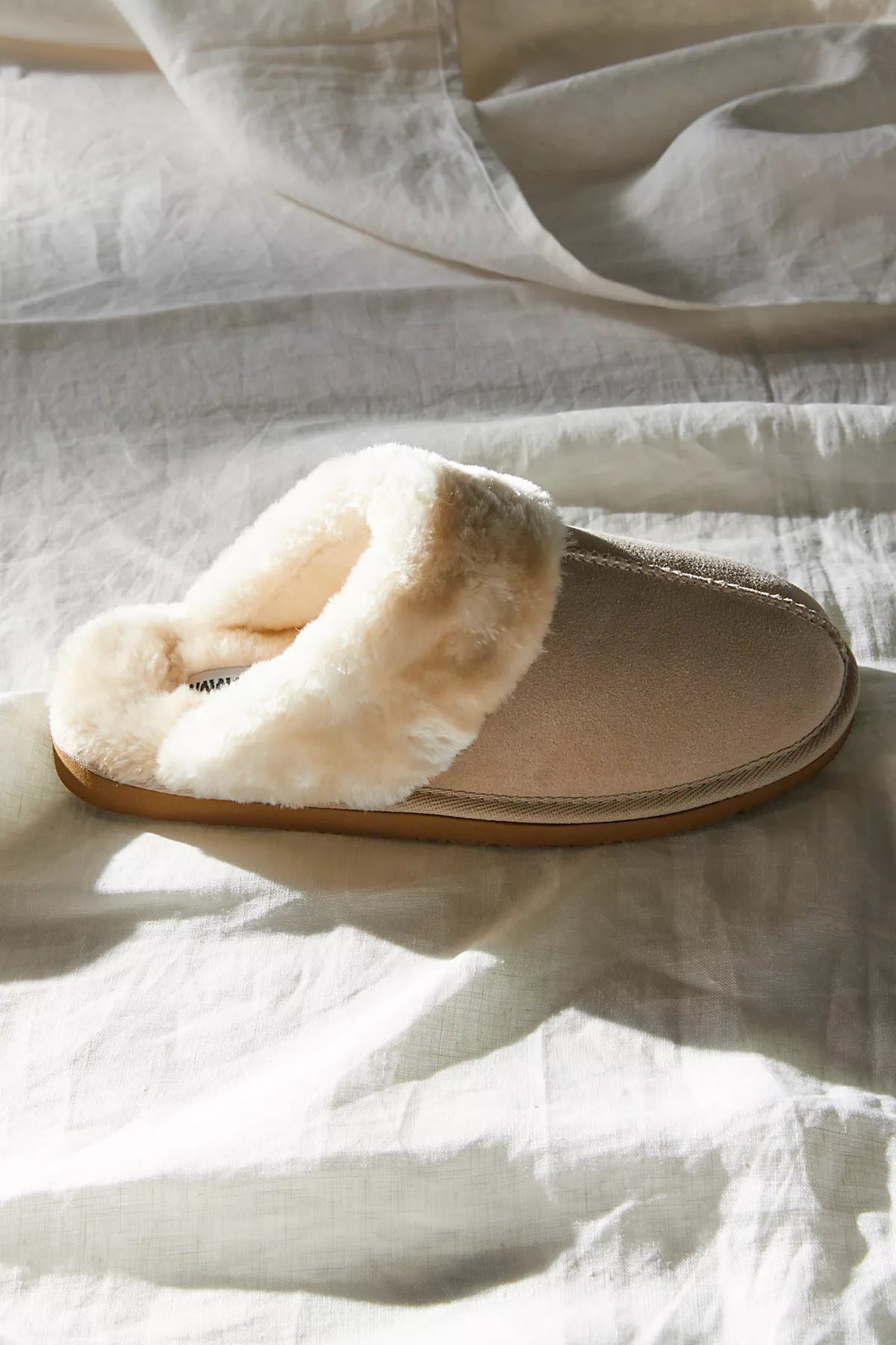 Minnetonka Chesney Slippers